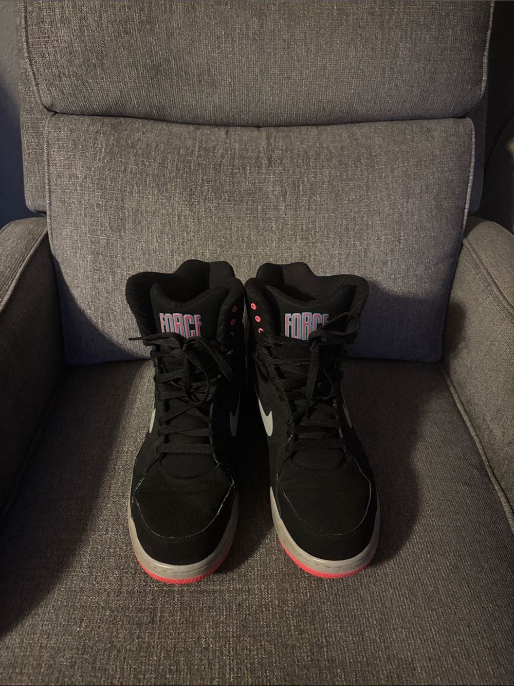 Command force men’s sneaker 11.5